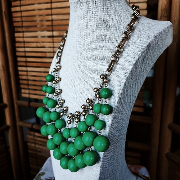 Stella and Dot Kelly Green Acrylic Round Bead Bauble Lucite Cha Cha Necklace - Picture 2 of 6